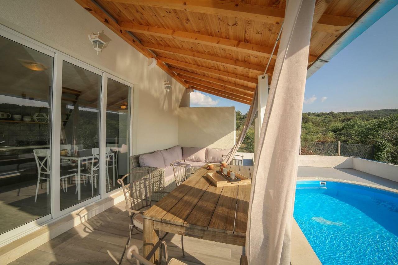 Villa Baras Garden - House With Pool Mirca  Экстерьер фото