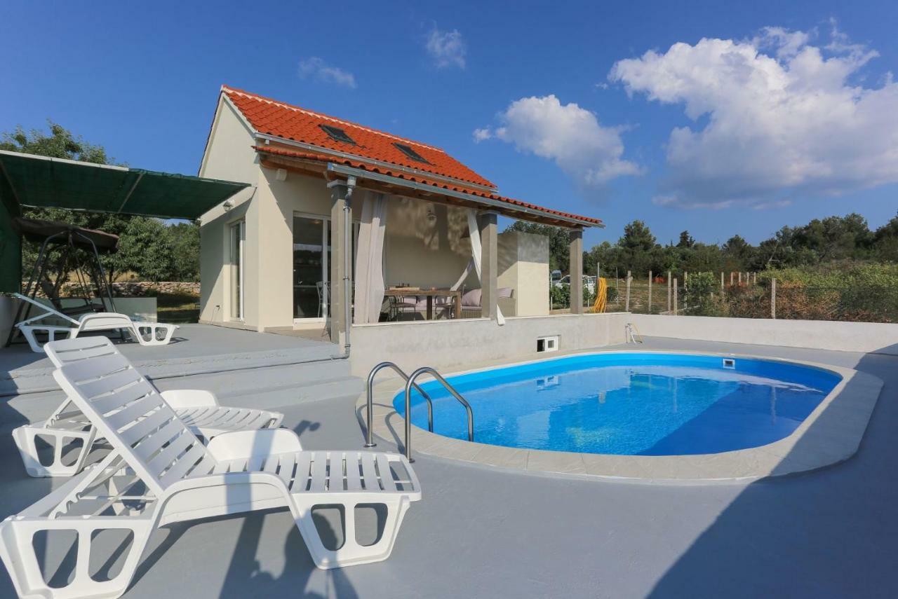 Villa Baras Garden - House With Pool Mirca  Экстерьер фото