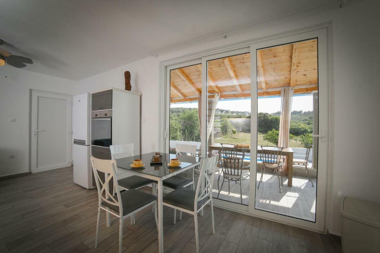 Villa Baras Garden - House With Pool Mirca  Экстерьер фото