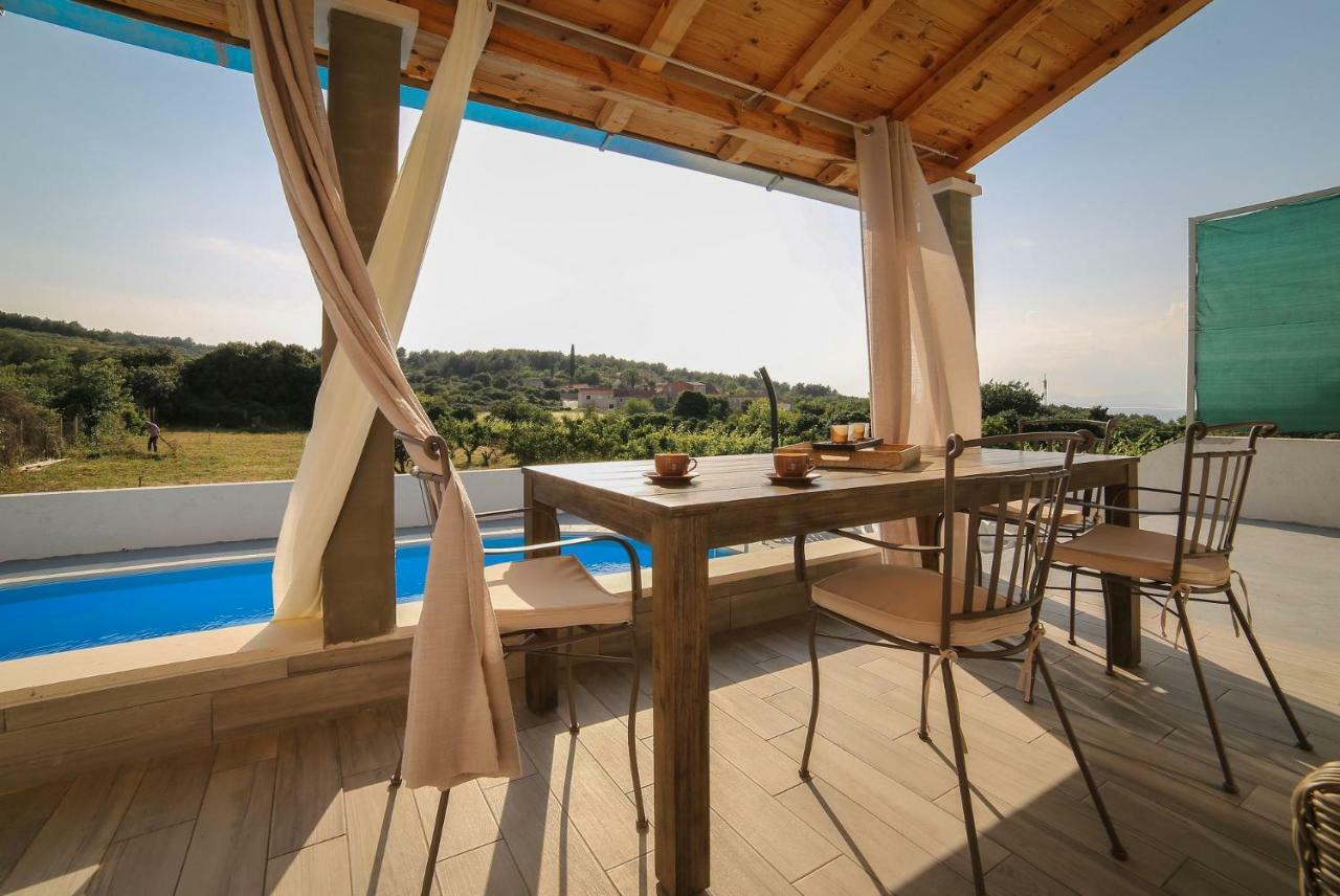 Villa Baras Garden - House With Pool Mirca  Экстерьер фото